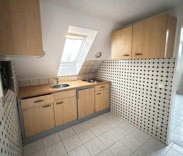 Helles Dachgeschoss-Apartment mit Einbauküche und Balkon - Foto 1