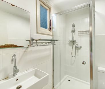 1 Bedroom Unit + Study! - Photo 5