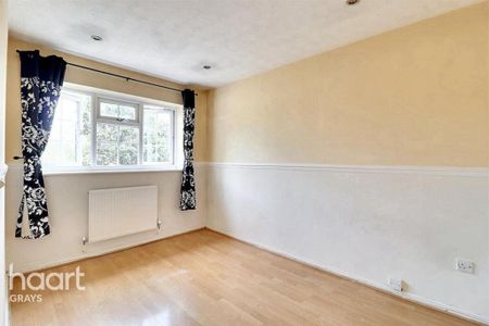 3 bedroom end of terrace house to rent - Photo 2