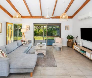 FURNISHED COASTAL LIFESTYLE! - Photo 3