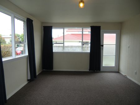 Front 2 bedroom unit in quiet Riccarton block - Photo 5