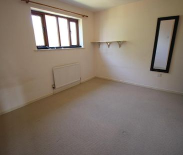 3 bedroom end of terrace house to rent - Photo 2