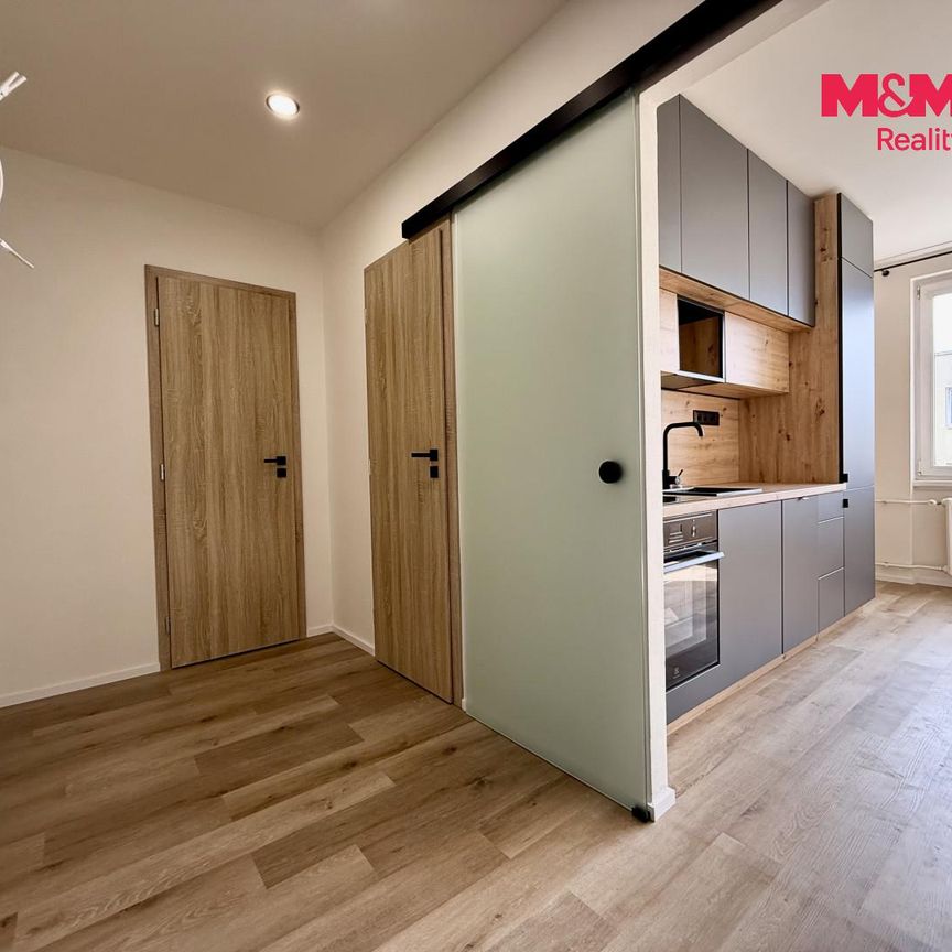 Pronájem bytu 1+1 41 m², Tunelářů 328, Praha Zbraslav - Photo 1