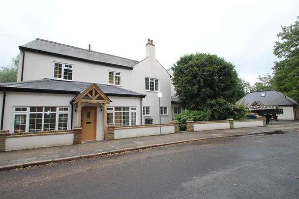 Two Waters Road, Hemel Hempstead, HP3 - Photo 1