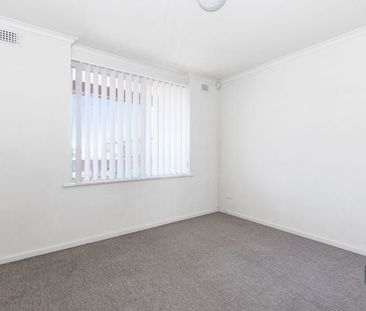 Low maintenance unit in good location - Photo 4