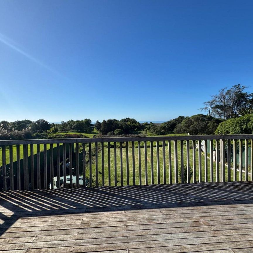 Coastal cottage with self-contained studio & ... - Photo 1