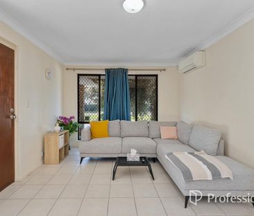 Well located villa offering everyday convenience!!! - Photo 2