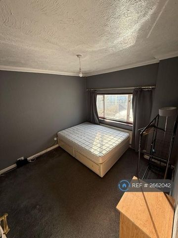 1 bedroom in a house share to rent - Photo 3