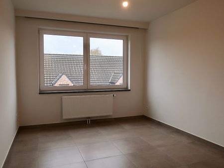 Compleet gerenoveerd appartement met 2 slaapkamers en fietsenberging. - Foto 3