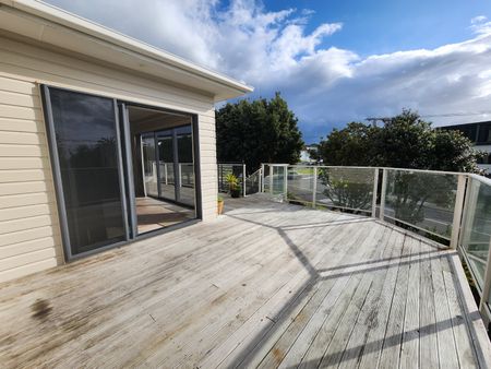 Two separate units for rent in one property - UPSTAIRS - Papamoa - Photo 2