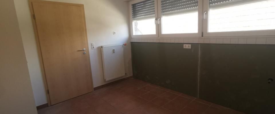 Schicke, großzügige 3-Zimmer-Dachgeschosswohnung mit schönem Balkon in Niederkassel - Mondorf ! - Foto 1