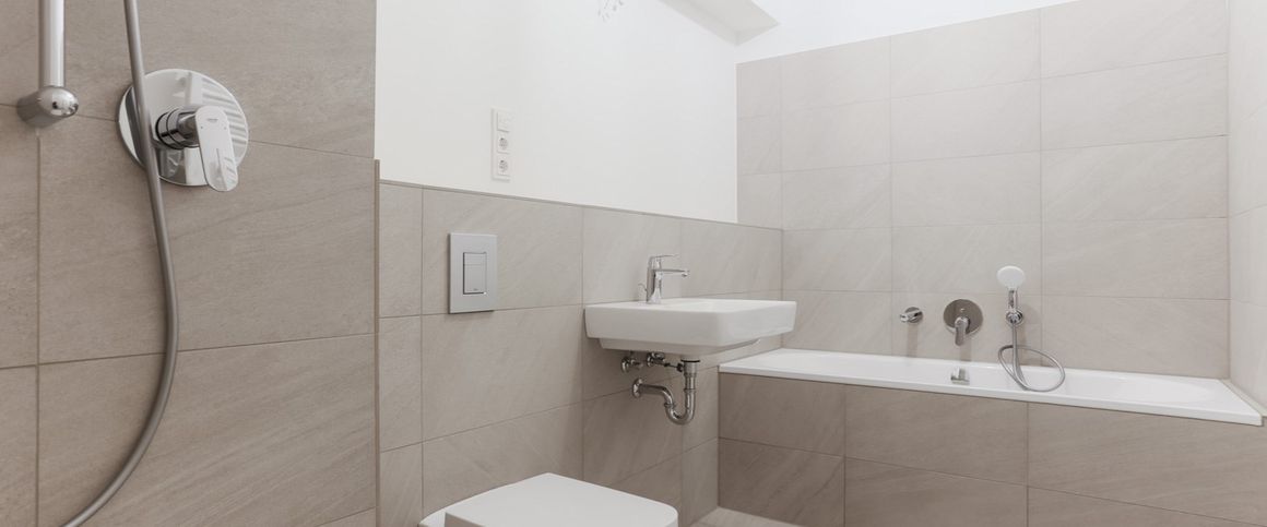 Exklusives Wohnen am Wasser: Lichtdurchflutete 3-Zimmer-Wohnung mit Balkon - Photo 1