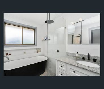 Renovated & Convenient Living in the Heart of Oaklands Park - Photo 5