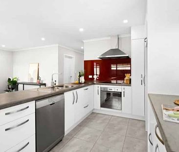 4 Bedroom, 2 Bathroom Family home in sought after location - Photo 1