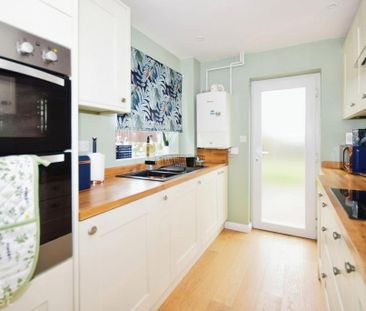 3 bedroom semi-detached house to rent - Photo 5