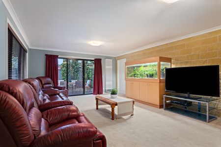Stylish And Comfortable Townhouse Living - Photo 4
