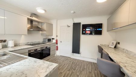 5 bedroom end of terrace house to rent - Photo 5