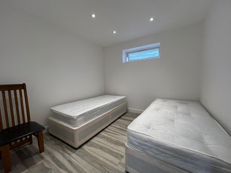 Two bedroom ground floor flat close to chadwel heath- 1800 pcm - Photo 4