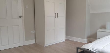 4 bedroom terraced house to rent - Photo 3