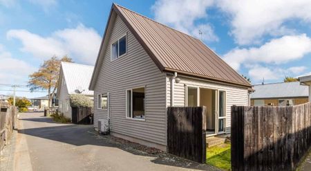 Sunny and close to CBD - Photo 3