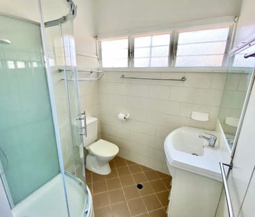 Spacious 3 Bedroom Home in Prime Location - Photo 2