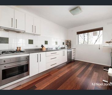 8/10 Dickens St , ELWOOD - Photo 2