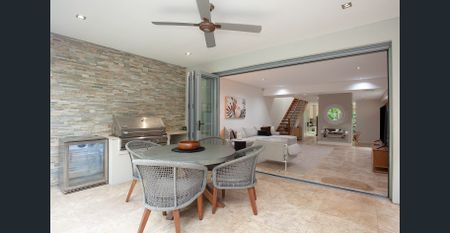 3 bedroom beach house with pool and parking close to the beach - $3,000 a week fully furnished - Photo 5