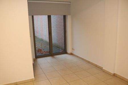 Zeer ruim gelijkvloersappartement met 2 slaapkamers en prachtig terras - Photo 2