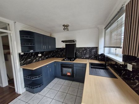 PETERBOROUGH - Photo 3