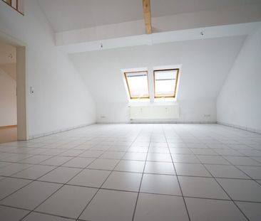 / 2 – Raum Dachgeschoss Wohnung mit EBK und Galerie / ab sofort - Photo 5