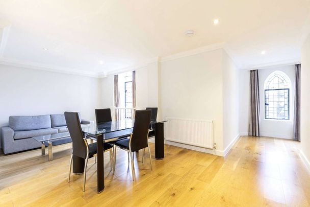 A large one bedroom church conversion in a fabulous Islington location. - Photo 1