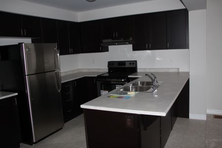 For Lease - 158 West Oak Trail, Kitchener, Ontario - Photo 4