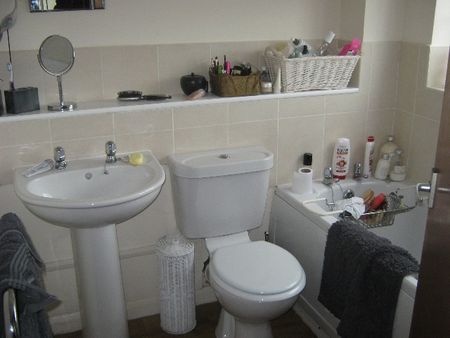 1 bed Ground Floor Flat/Apartment, - Photo 2