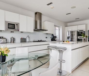 6 Bedroom House To Let - Photo 4