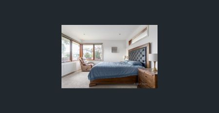 Stylish, Spacious & Perfect for Indoor–Outdoor Living - Photo 5