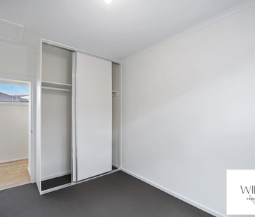 Contemporary & Stylish - Photo 6