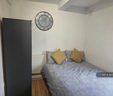 1 bedroom in a house share to rent - Photo 3