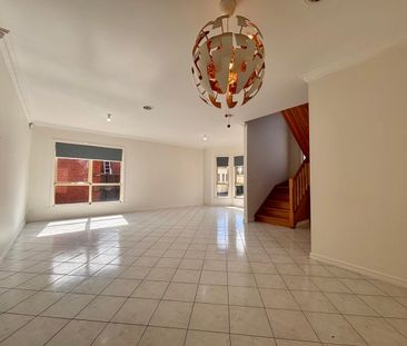 Charming 3-Bedroom Home in Quiet Court Location - Photo 1