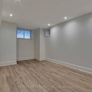 High ceilings feels brand new lots of natural light! - Photo 2