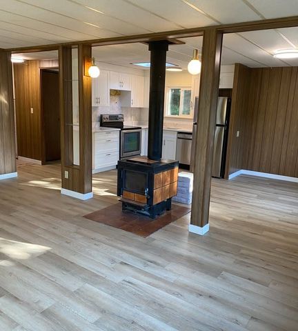Lantzville 3 Beds 2 Baths House For Rent - Photo 5