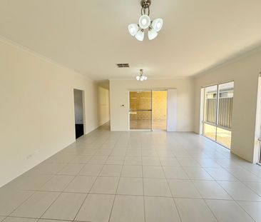 3-Bedroom Rental House with 2 Bathrooms in Hilbert - Your Next Home... - Photo 2