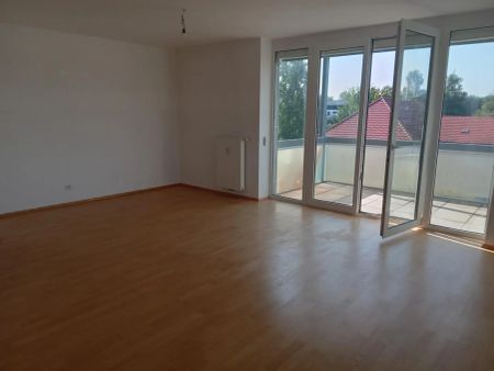 Sonnige, großzügige 3-Zimmer-Wohnung mit überdachtem Balkon und möblierter Küche in zentraler Lage in Ried - Photo 2