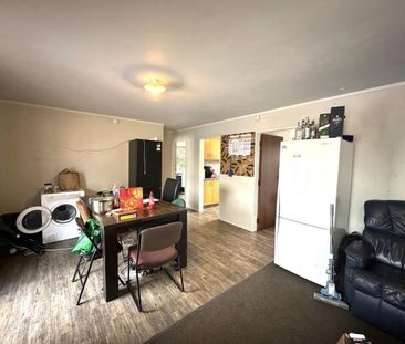Prime city location - four bedroom student rental! - Photo 5