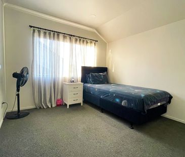 Spacious Four bedrooms Family Home - Photo 1