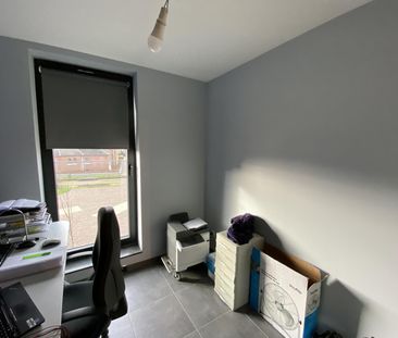 Goed gelegen appartement met twee slaapkamers en een zonnig terras. - Photo 2