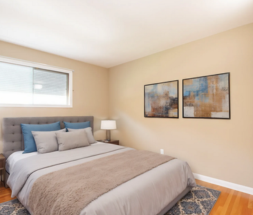 **BEAUTIFUL** 3 Bedroom Main Unit in Welland!! - Photo 6