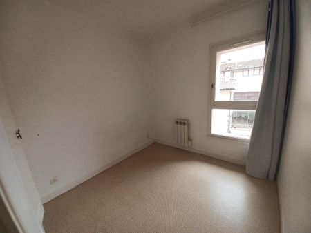 Location Appartement 2 pièces 31m² AURILLAC 15000 - Photo 2
