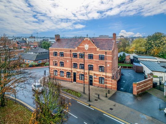 Crown House, Nuneaton, CV11 4BX - Photo 1