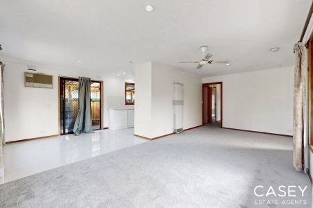 5 Roma Avenue, Cranbourne - Photo 4