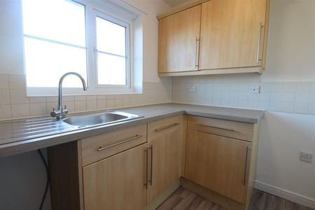 2 BED Apartment To rent - Photo 5